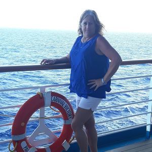 Meet your Posher, Debi